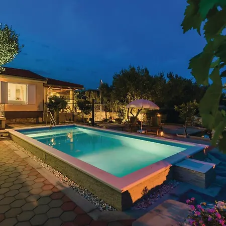 Holiday home Awesome In Sibenik With Wifi Jadrija