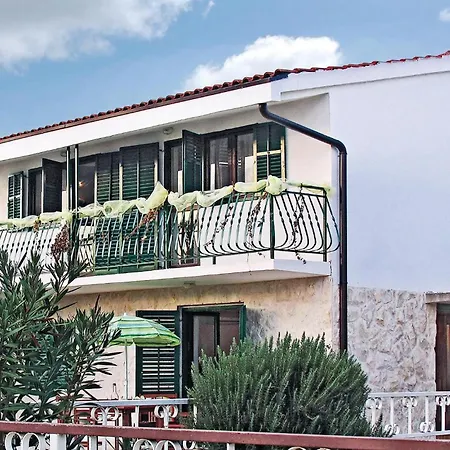 Holiday home Awesome In Sibenik With Wifi